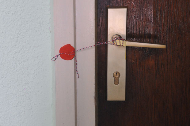 ПРОБЛЕМИ У ЗГРАДАМА ПОСЛЕ ПОКОЈНИКА: У запечаћени стан само уз дозволу суда